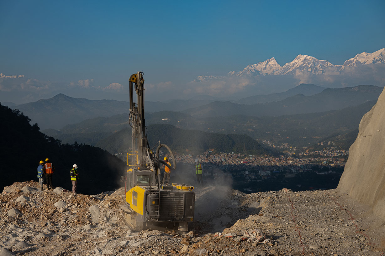 Photo_5_Tanahu_Dam_Abutment_Excavation_October_2022_13x18.jpg (255 KB)